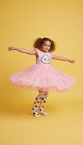Vestido rosa chicle con parche de mascota