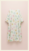 Vestido blanco crema con iconos ilustrados a mano
